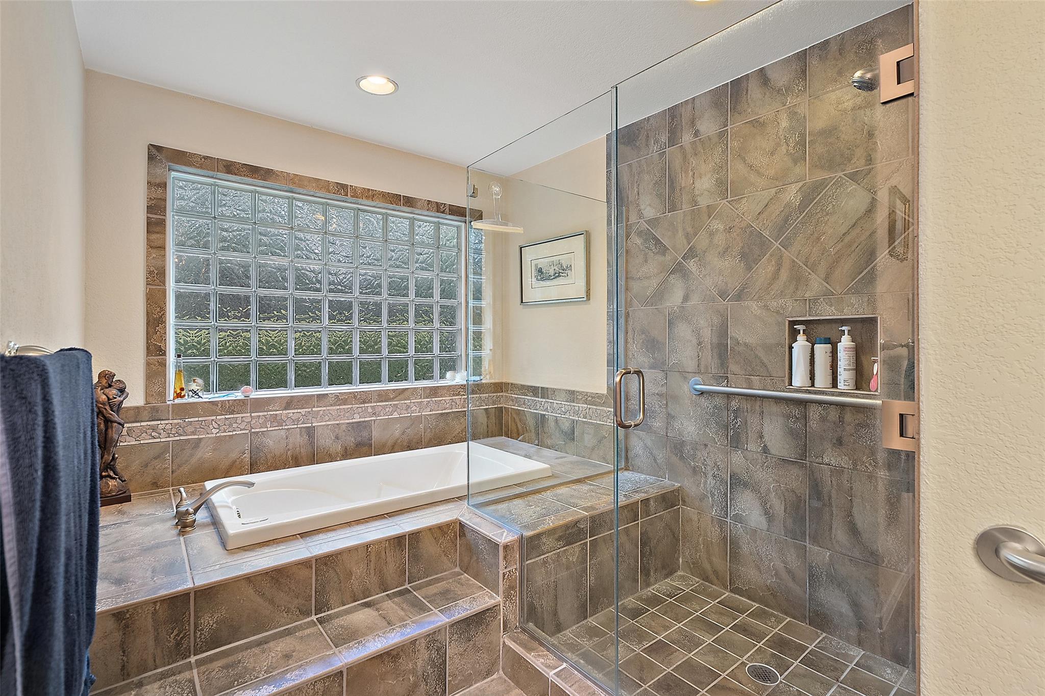 1011 Ridge Point Dr Property Photo 18