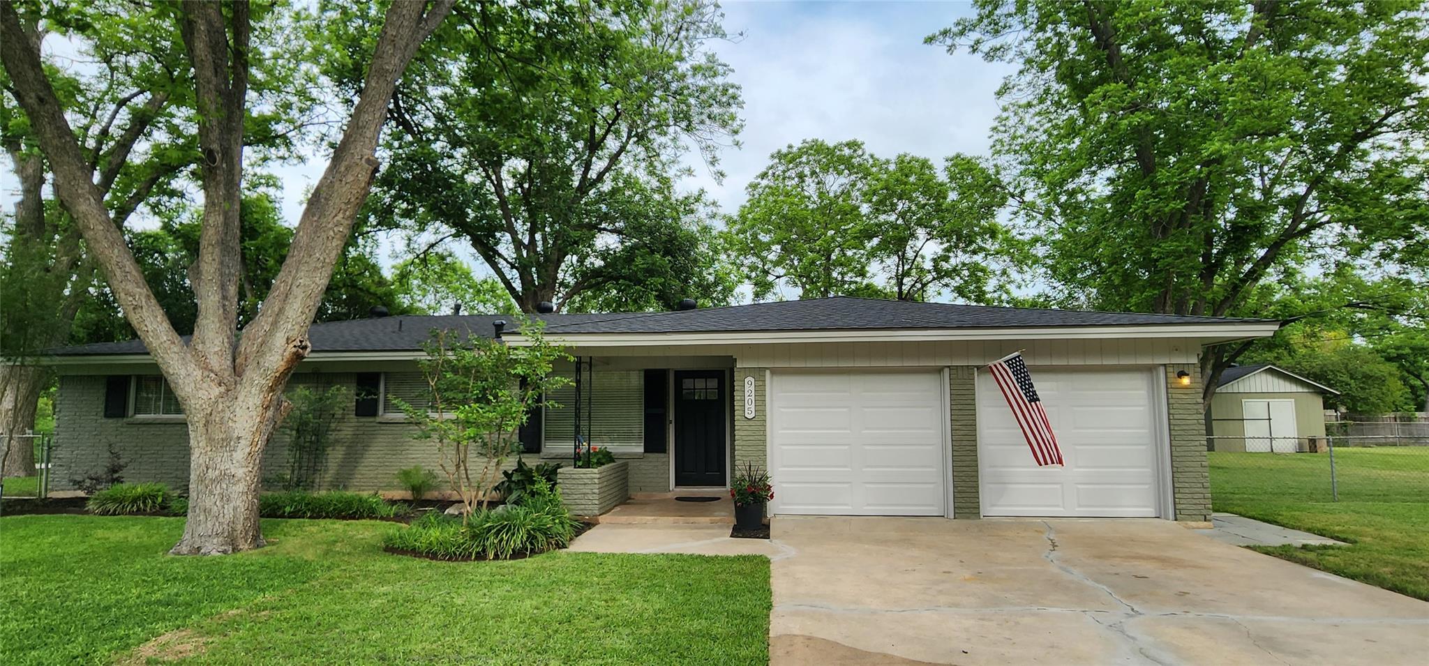 9205 Happy Trl Property Photo