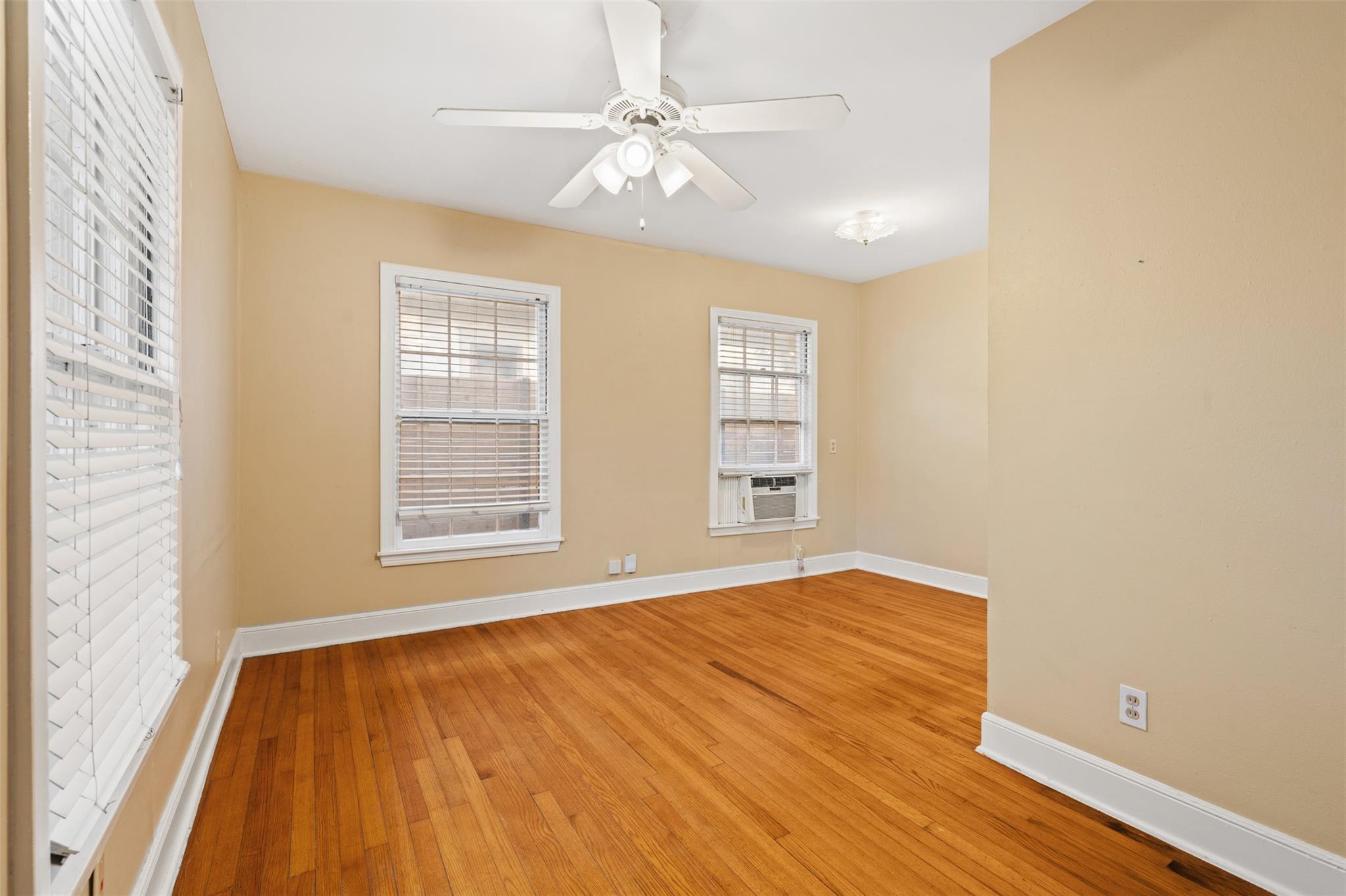 1911 W 38th Street None #a Property Photo 4