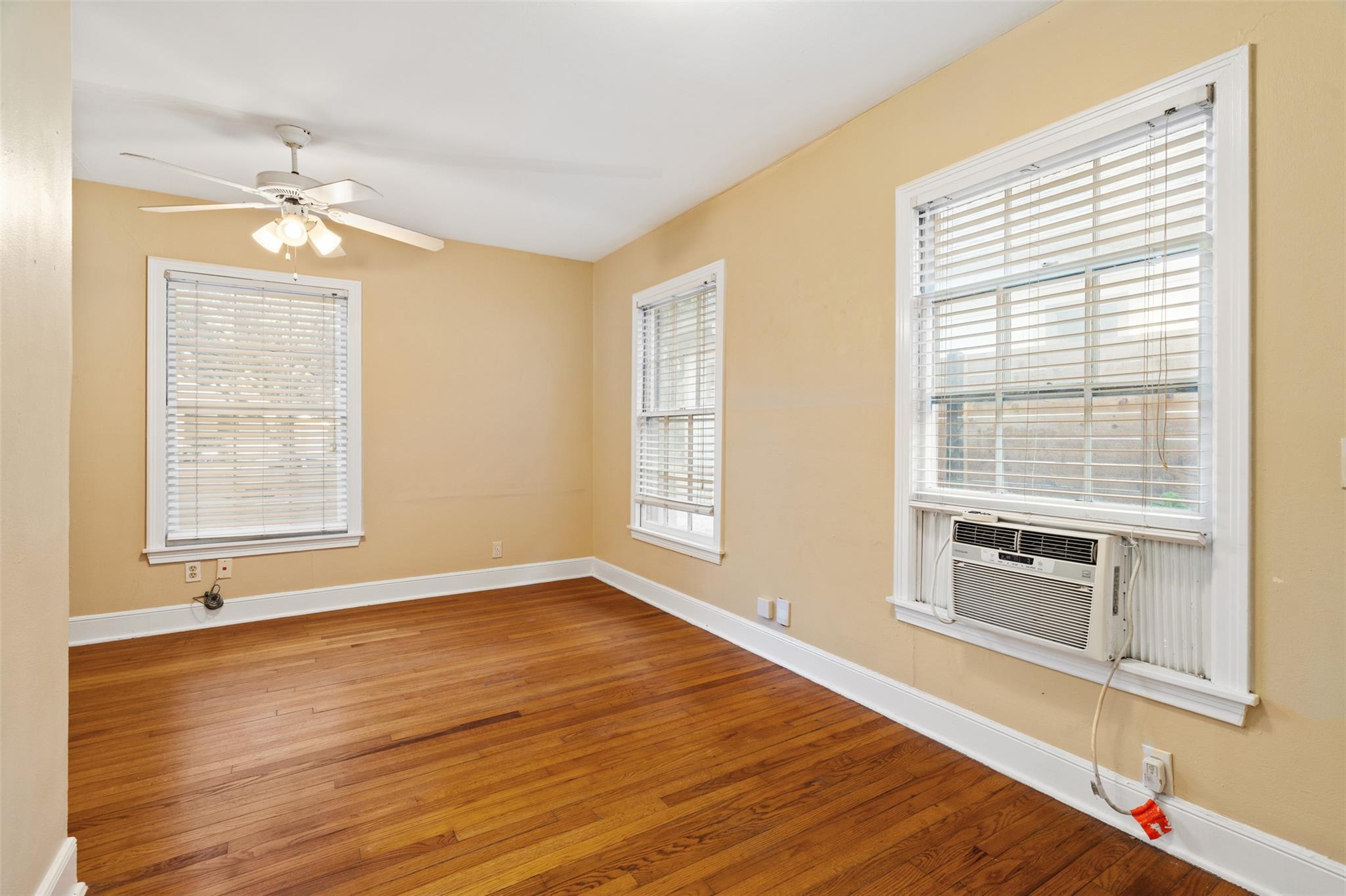 1911 W 38th Street None #a Property Photo 8