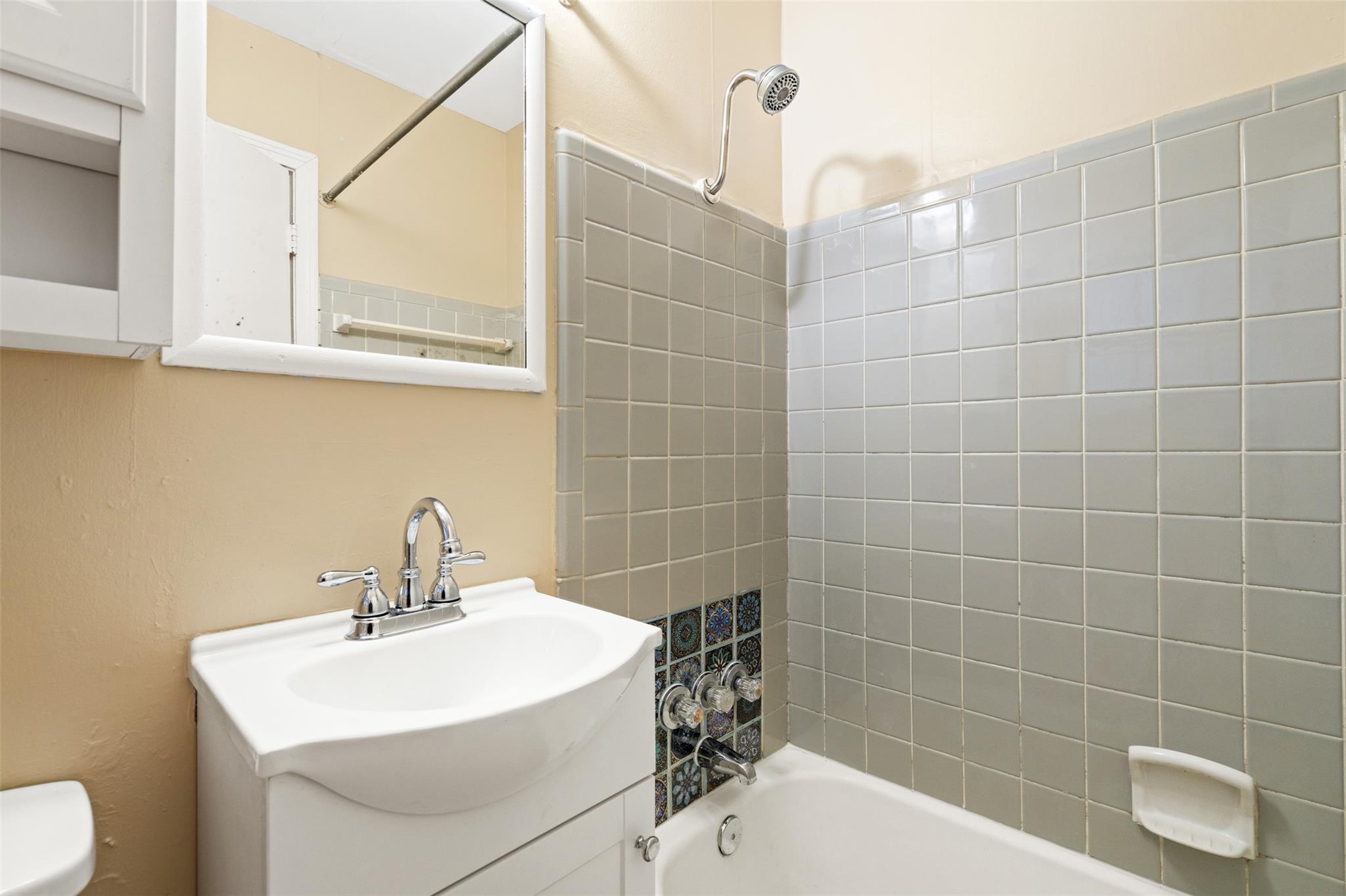 1911 W 38th Street None #a Property Photo 18