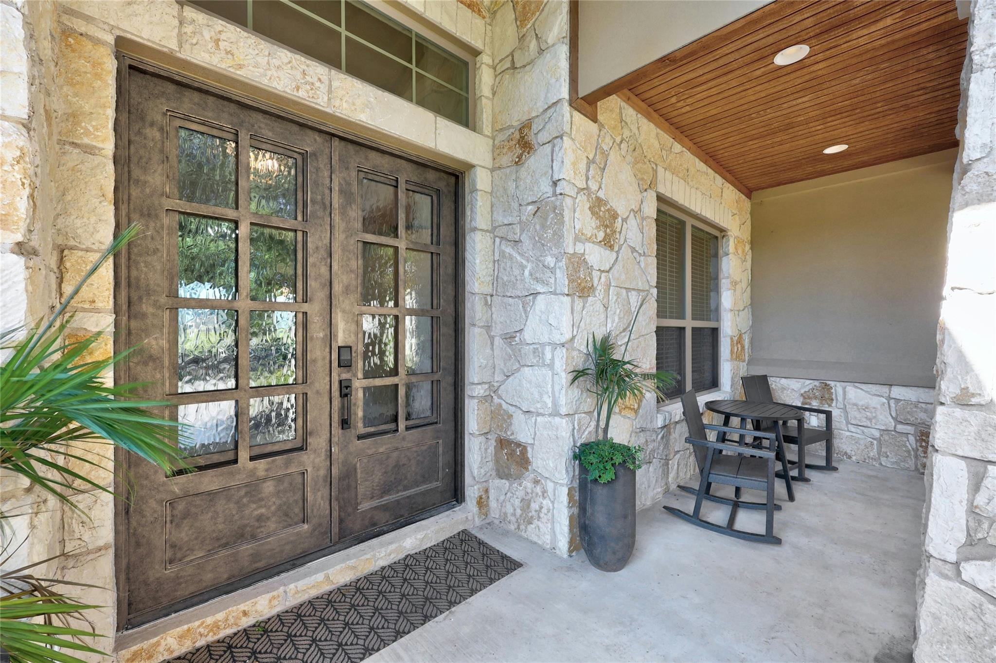 101 Aldea St Property Photo 3