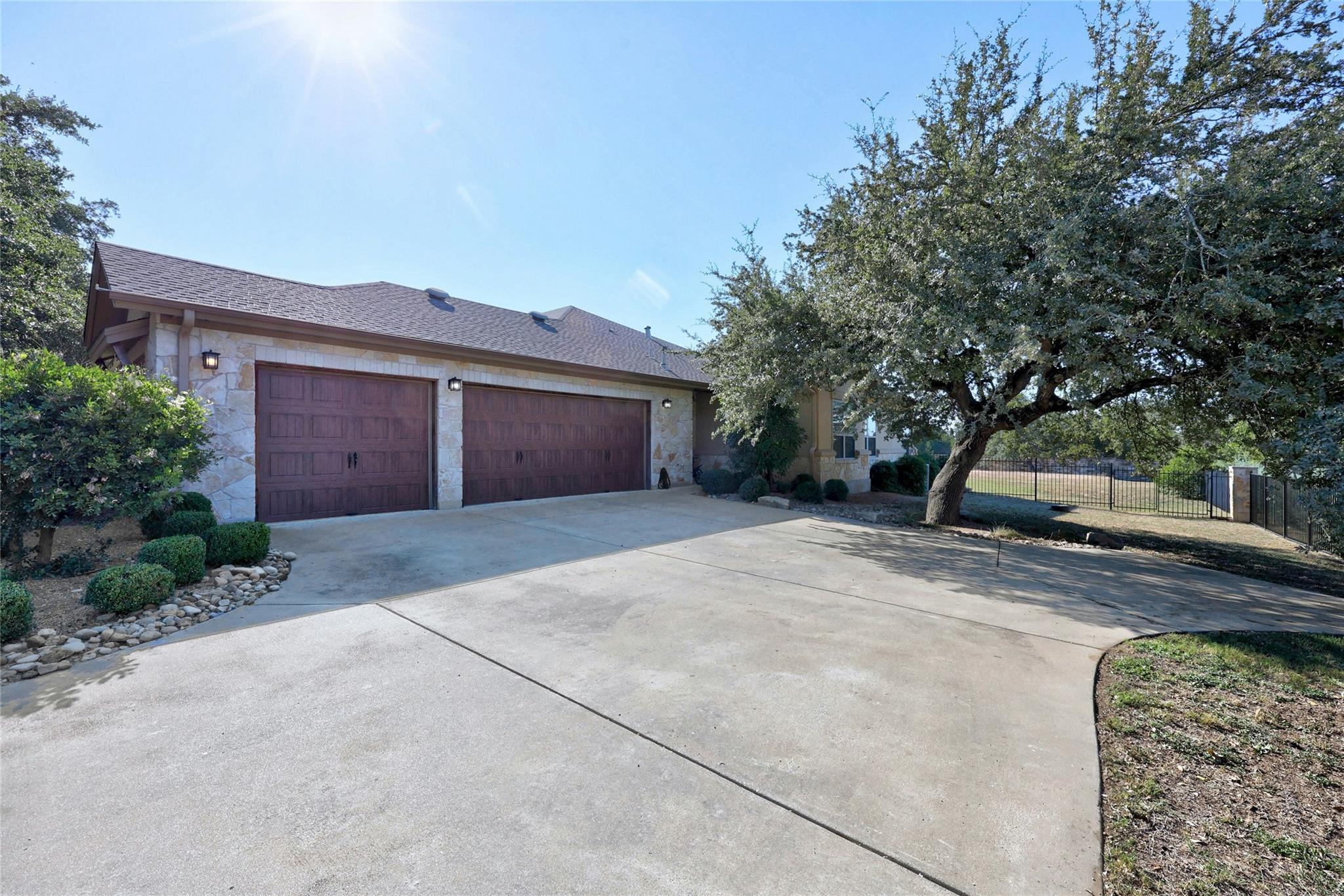 101 Aldea St Property Photo 34