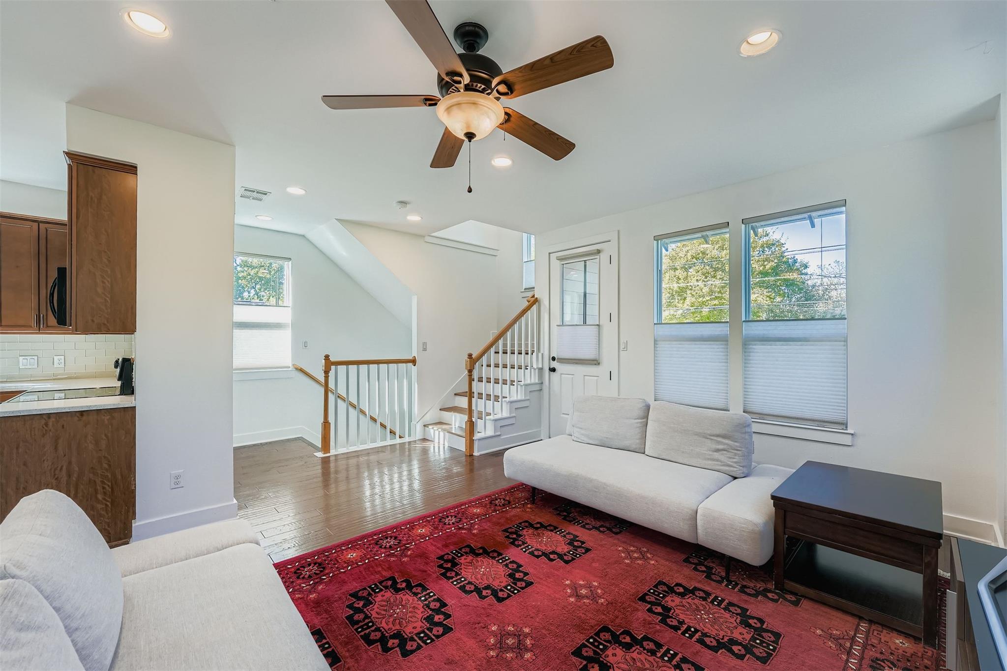 2709 E 13th St Property Photo 5