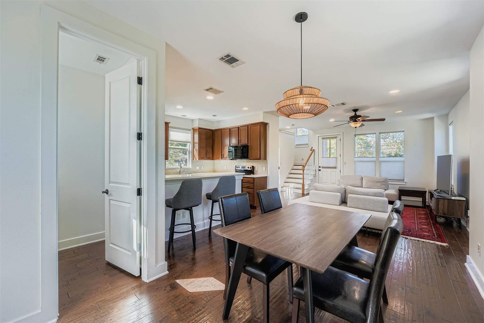 2709 E 13th St Property Photo 6