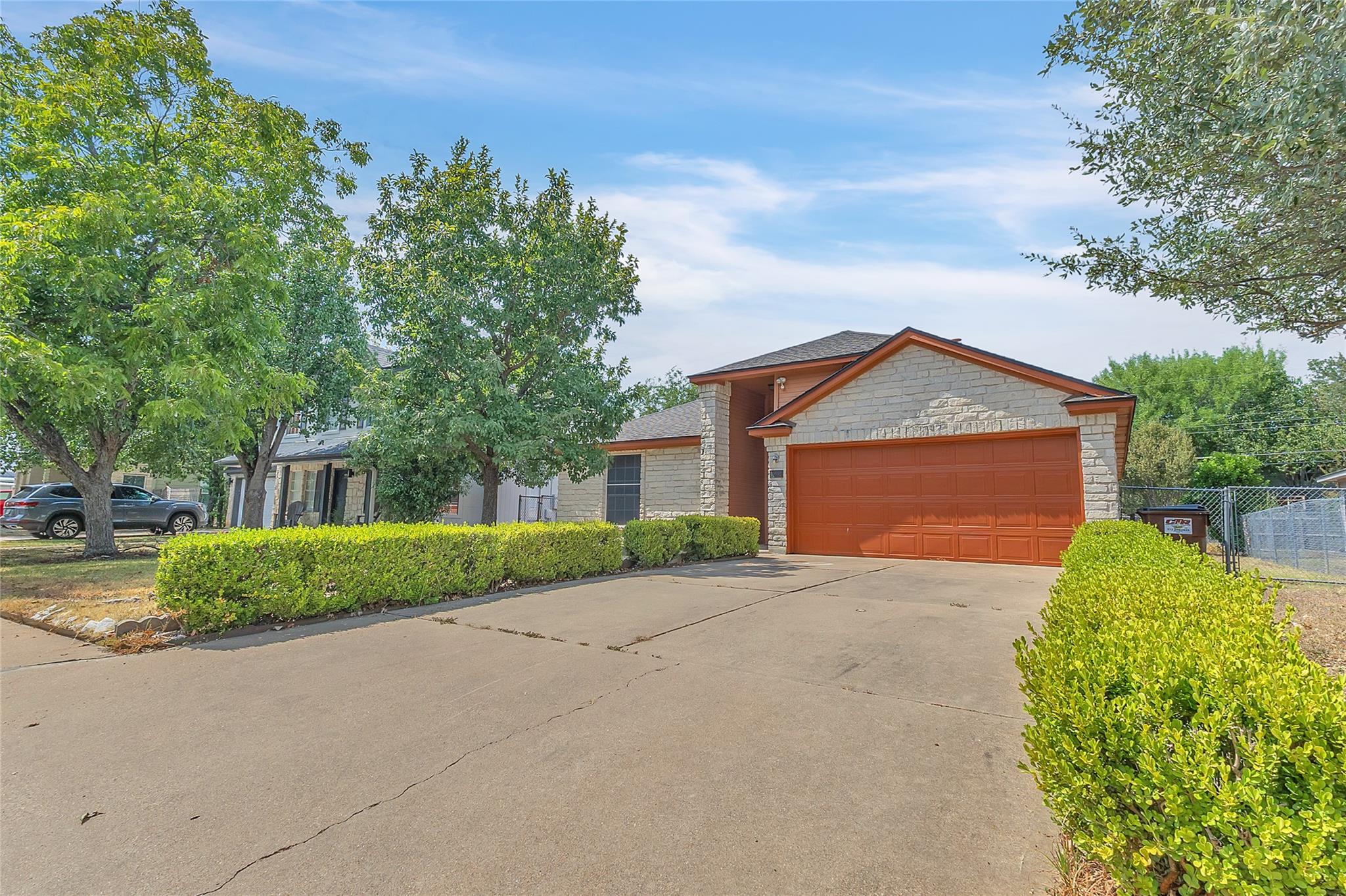 1902 Hollow Tree Blvd Property Photo 1