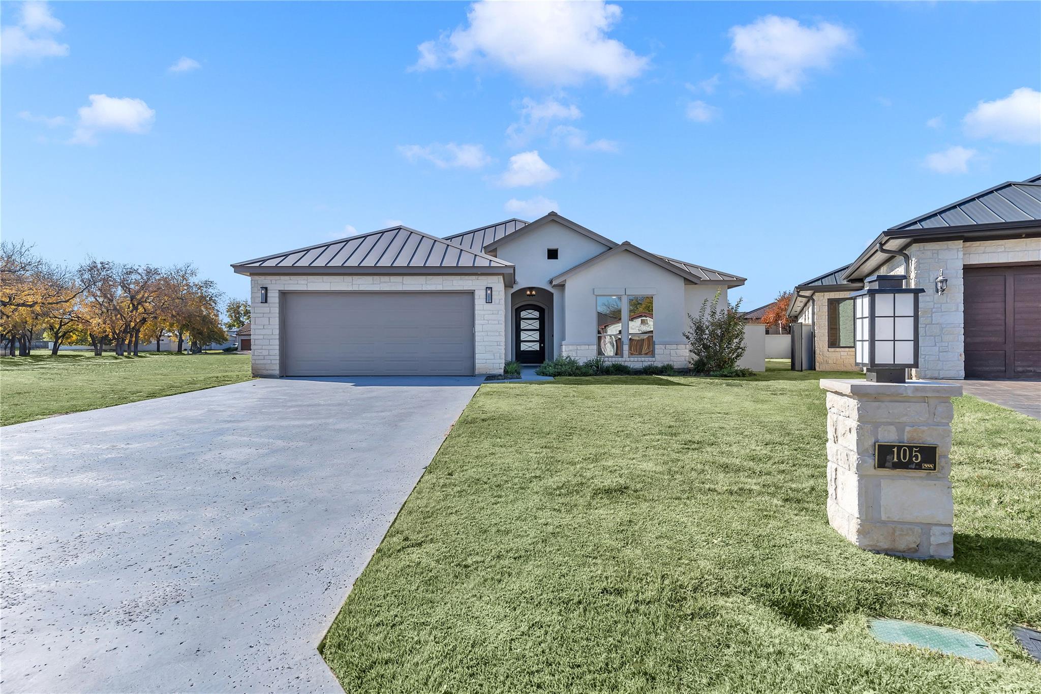 105 Gillespie Ct Property Photo