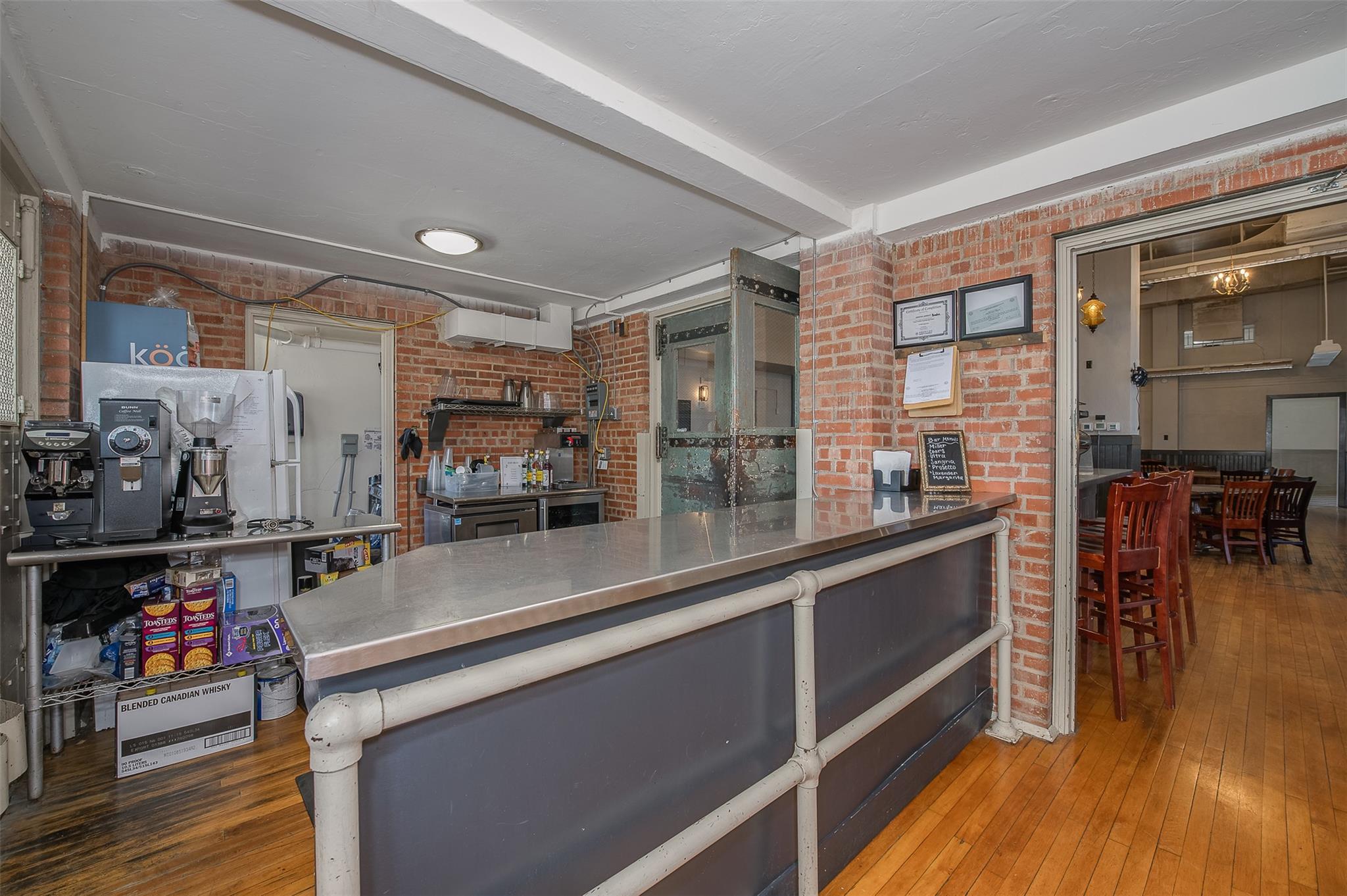 102 W Fox St Property Photo 17