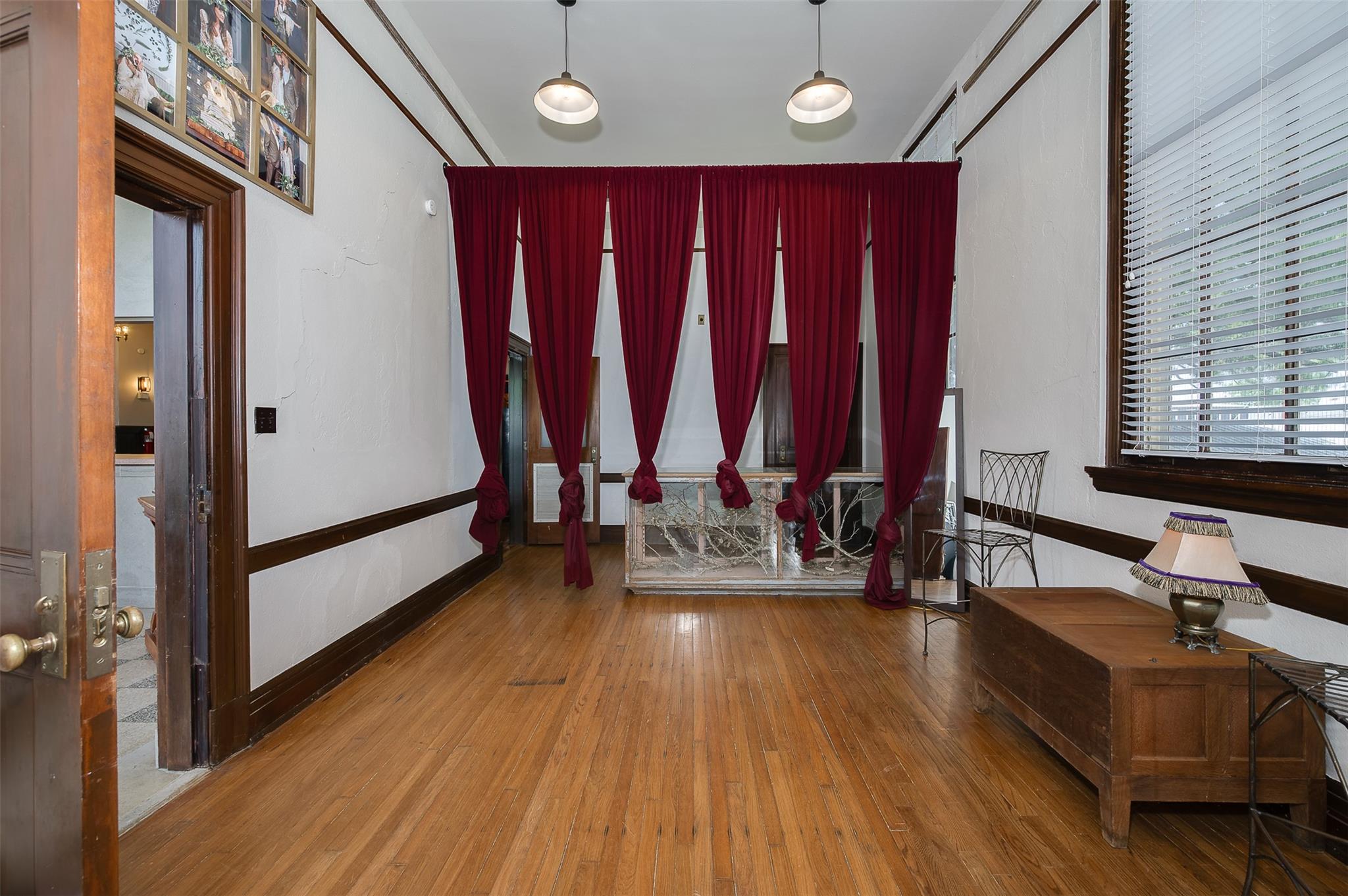 102 W Fox St Property Photo 19