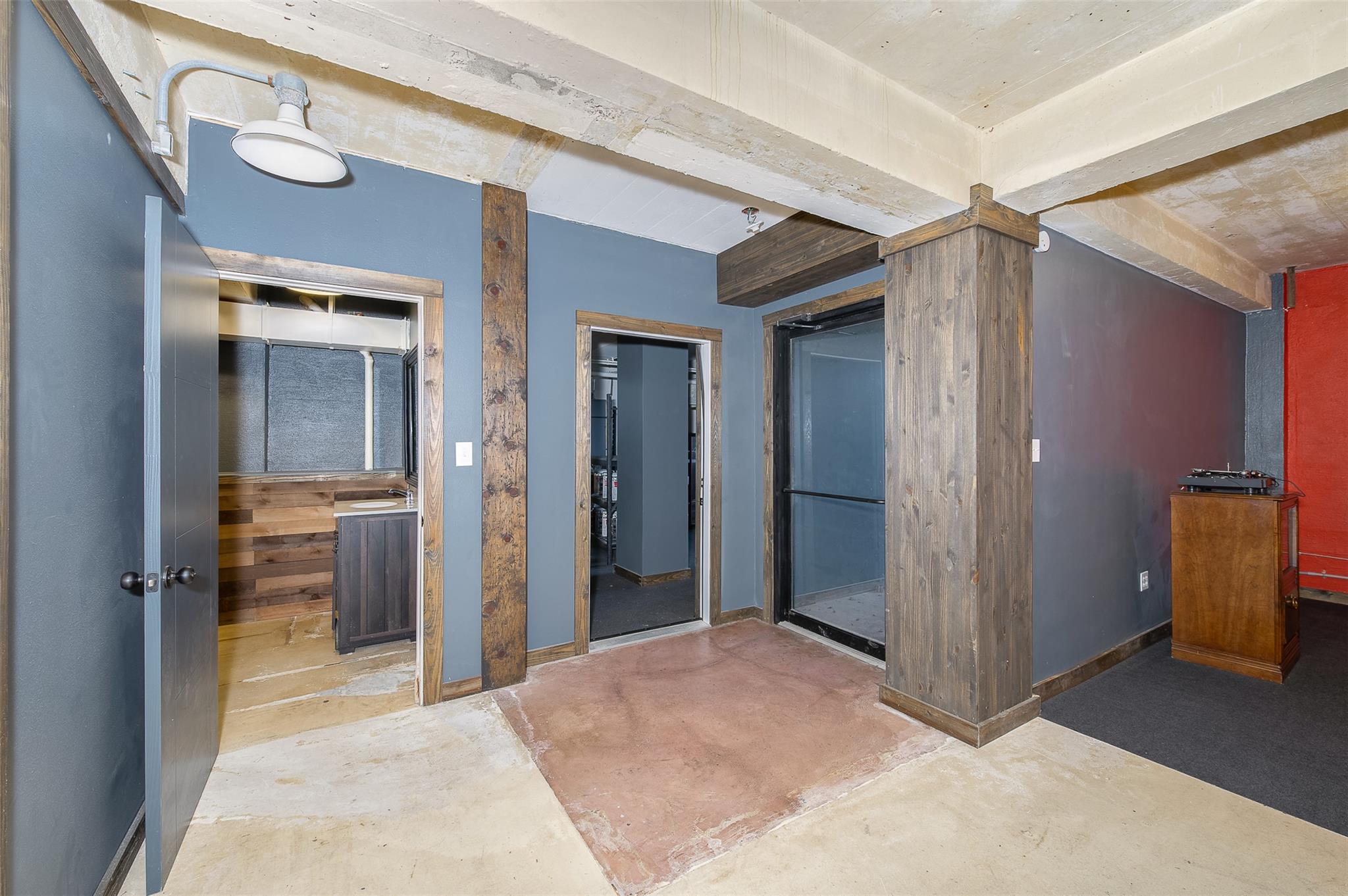 102 W Fox St Property Photo 32