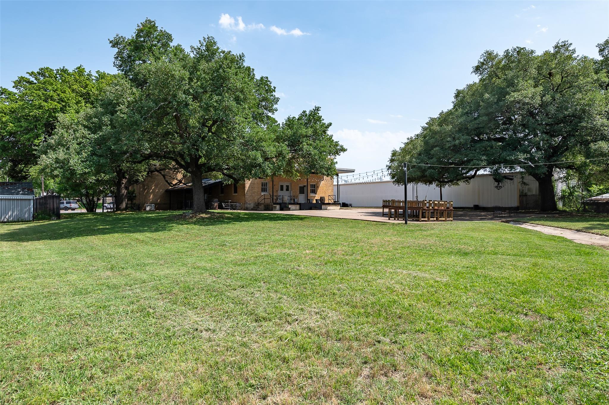 102 W Fox St Property Photo 37