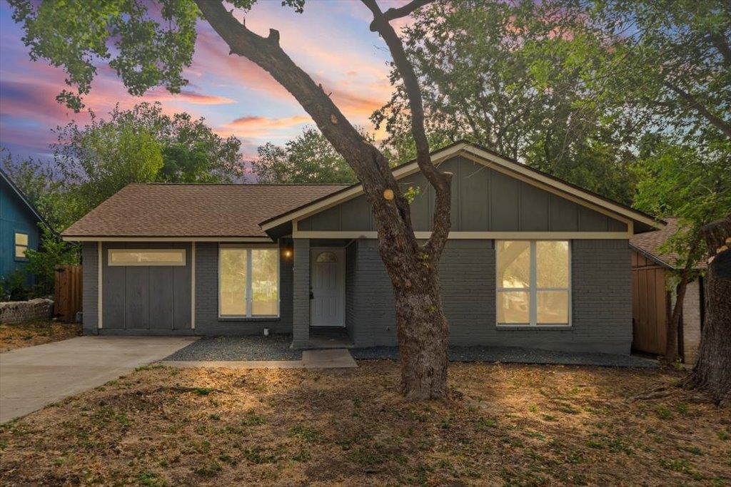 5307 Village Trl Property Photo 1