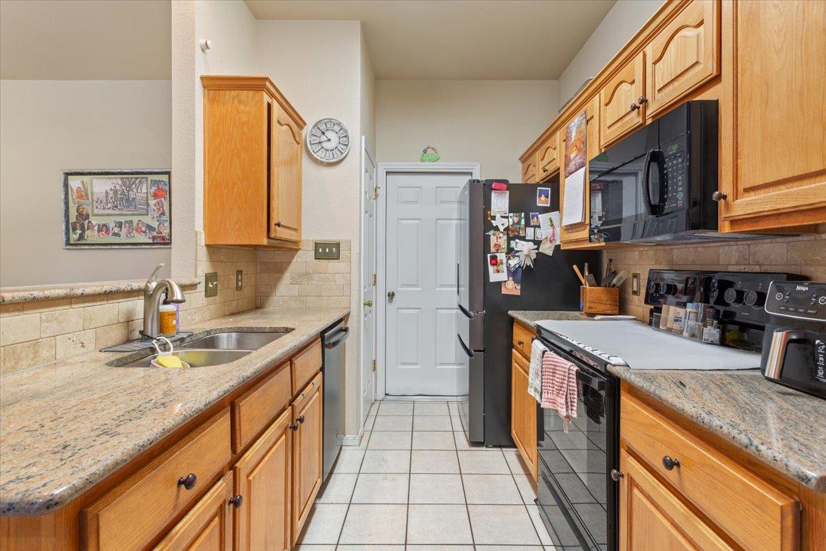 1006 W North Ave Property Photo 7