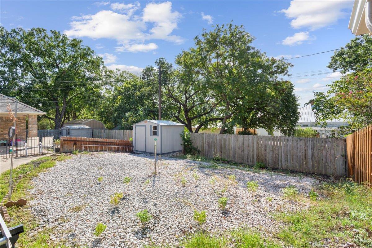 1006 W North Ave Property Photo 15