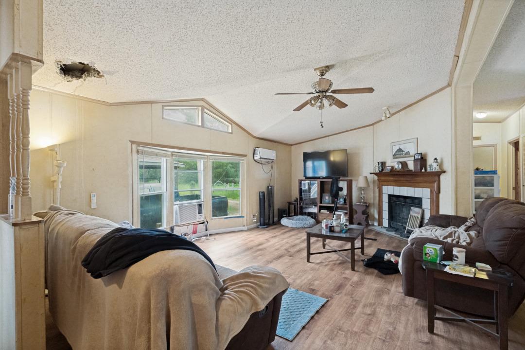319 Green Oaks Dr Property Photo 4