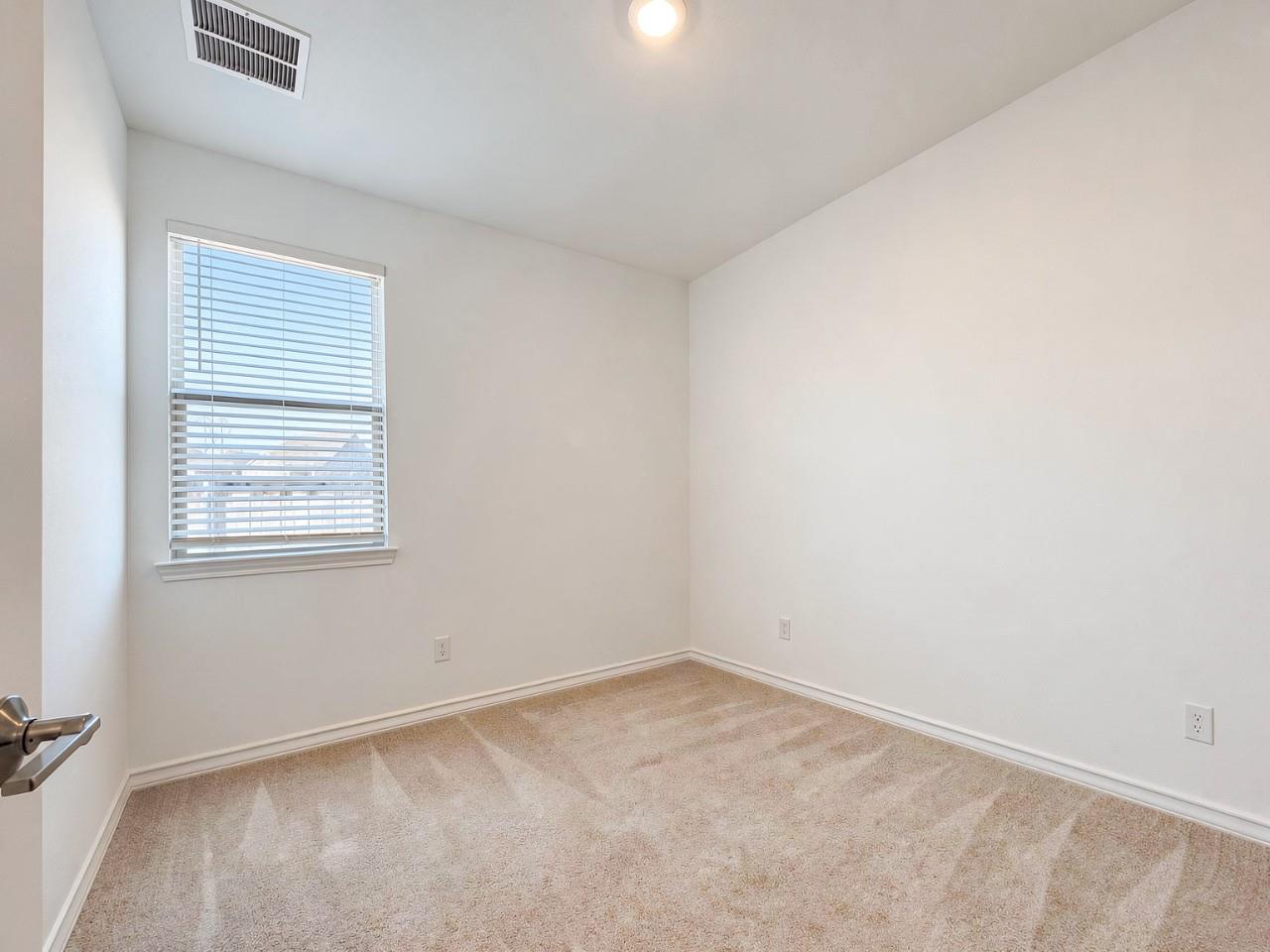 366 Papaya Dr Property Photo 6