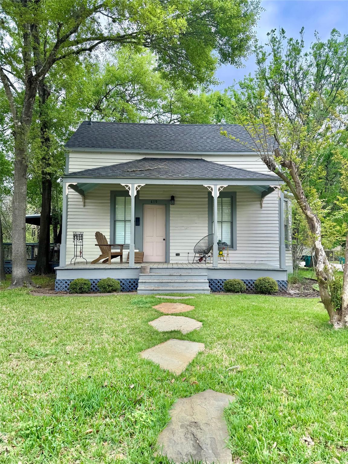 419 Main St Property Photo