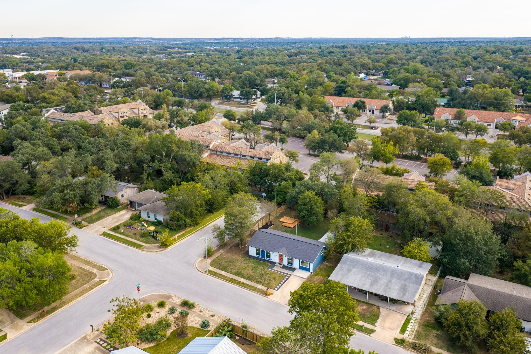 2409 Campden Dr Property Photo 38