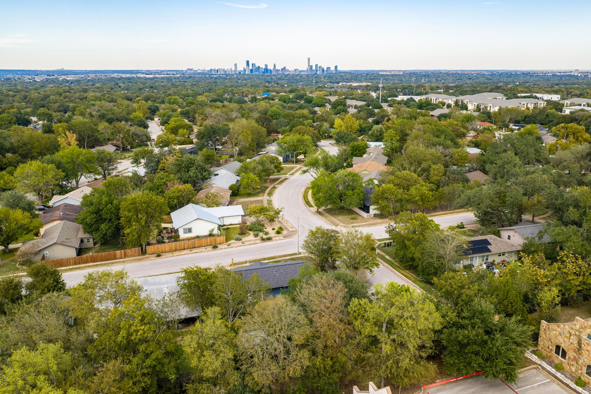 2409 Campden Dr Property Photo 40
