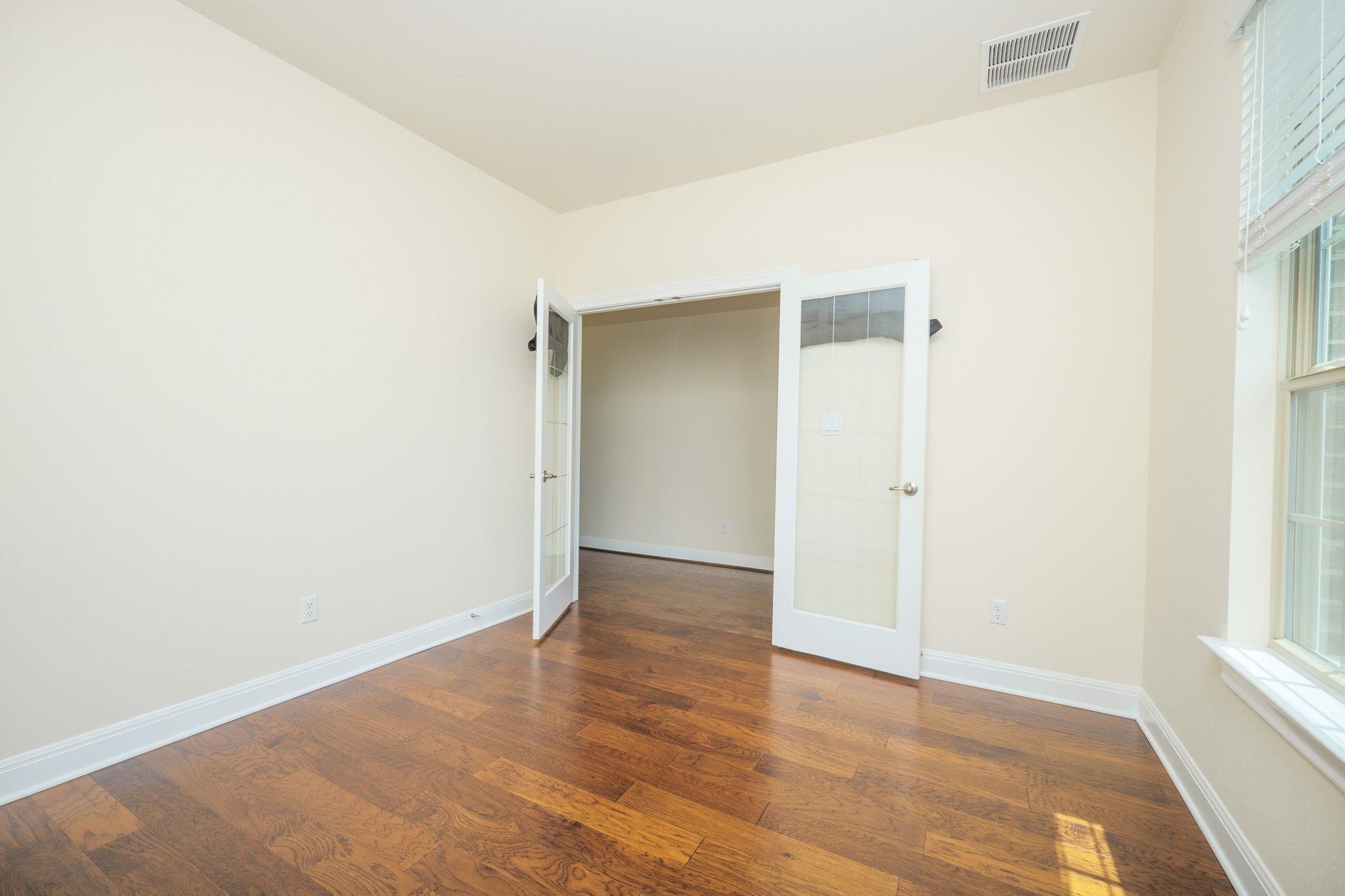 4233 Privacy Hedge St Property Photo 4