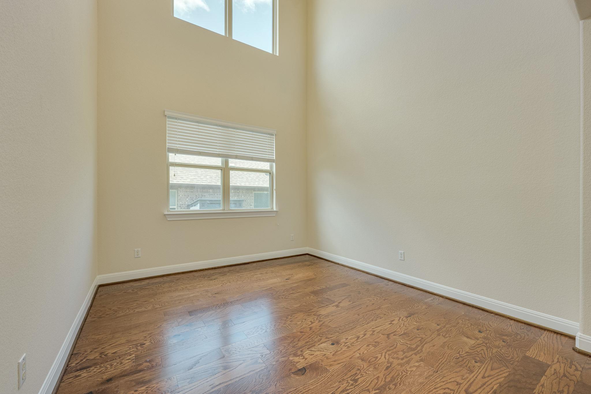 4233 Privacy Hedge St Property Photo 7