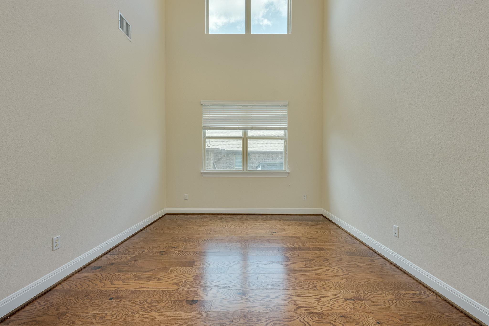 4233 Privacy Hedge St Property Photo 8