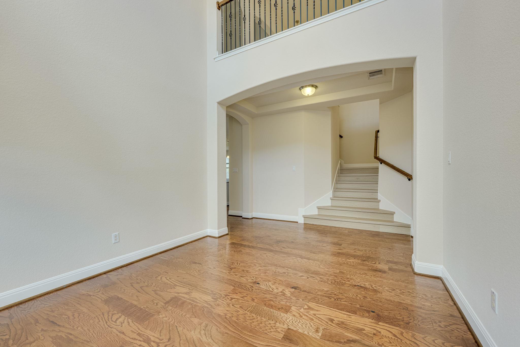 4233 Privacy Hedge St Property Photo 9