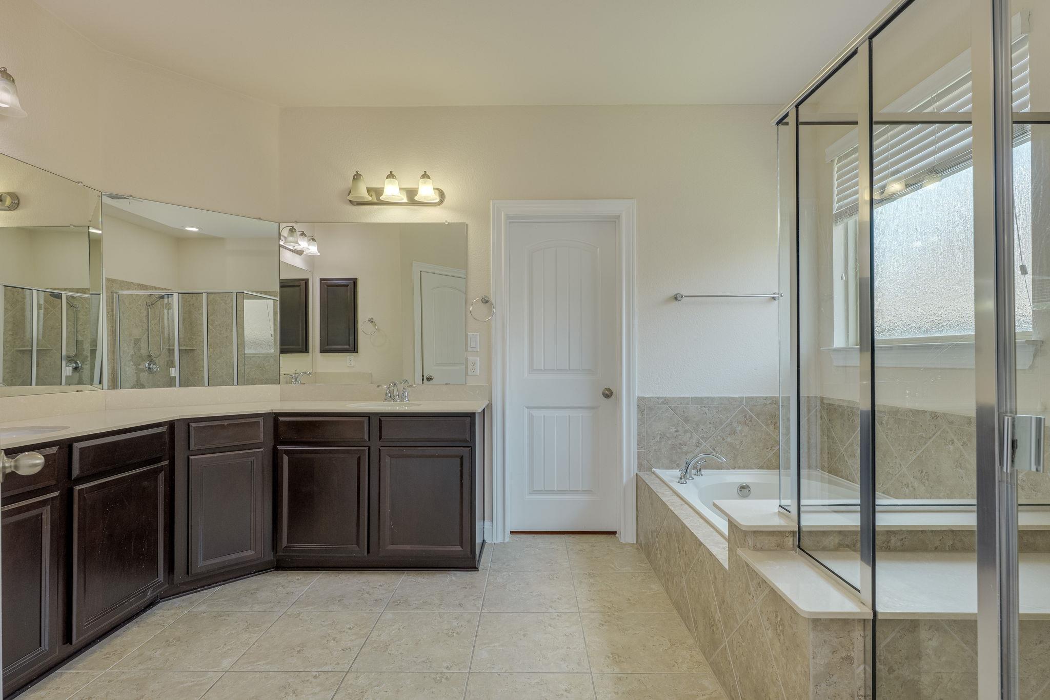 4233 Privacy Hedge St Property Photo 26