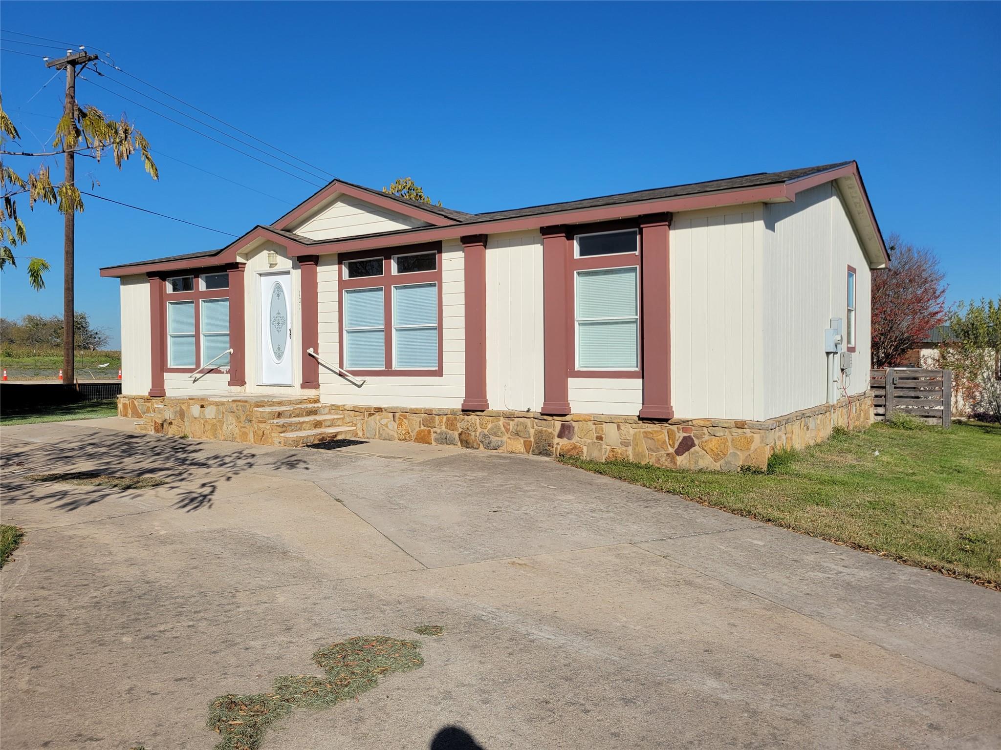 101 Heather Cv Property Photo 1