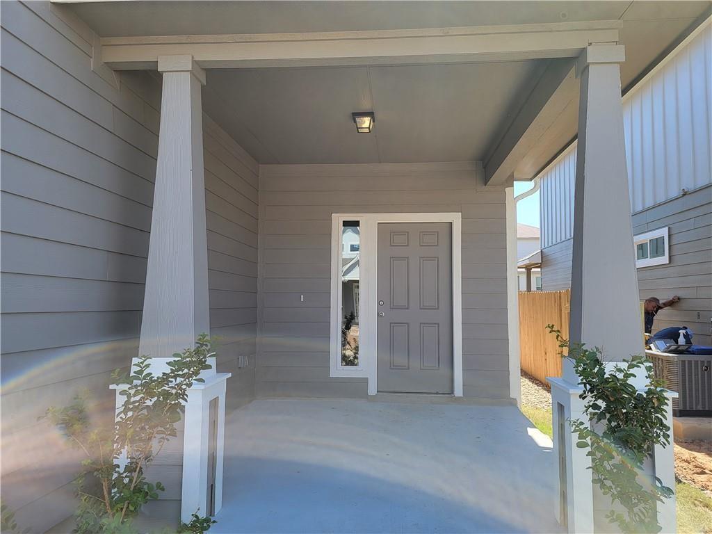 12813 Gilliland Ln Property Photo 2