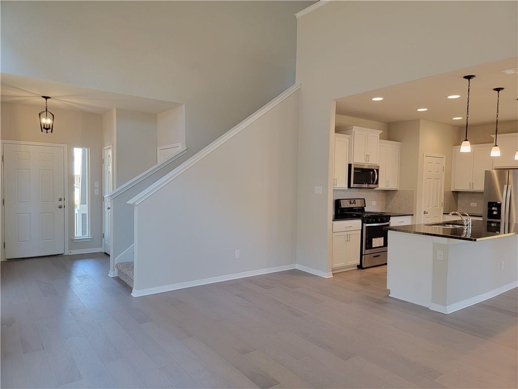 12813 Gilliland Ln Property Photo 3