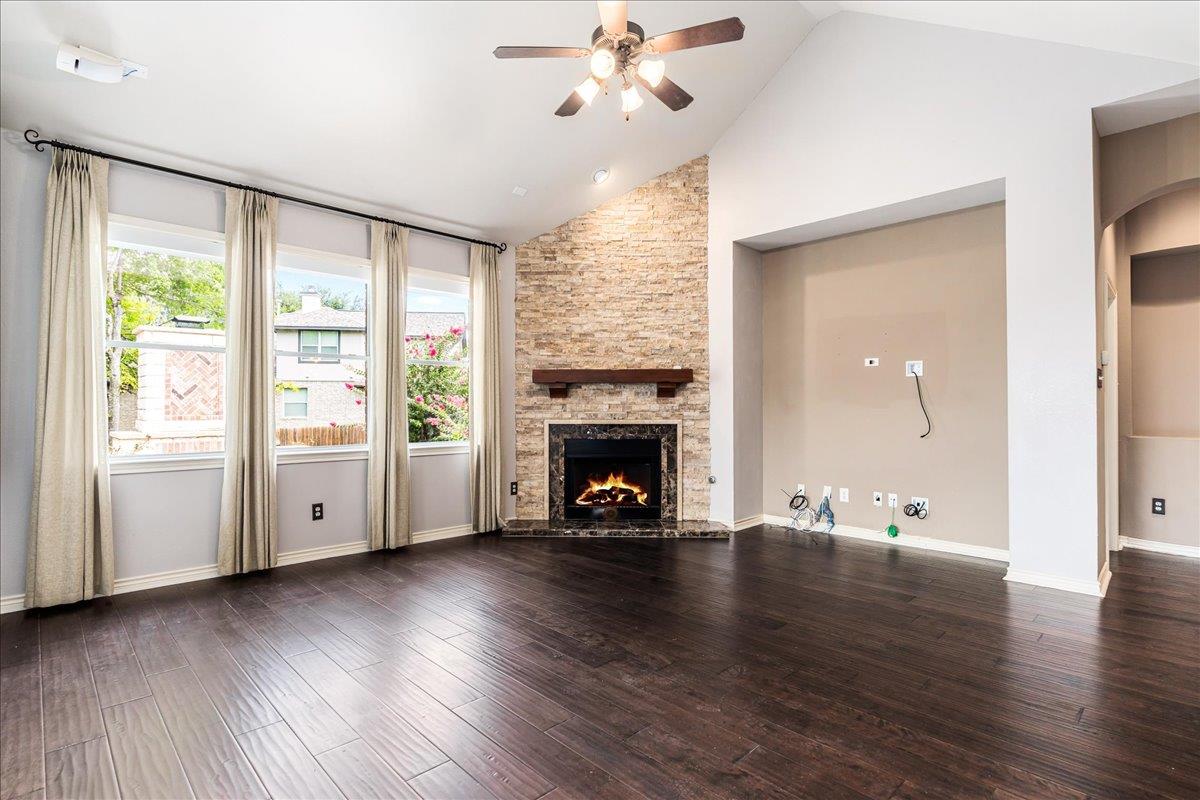 2507 Powderham Ln Property Photo 4
