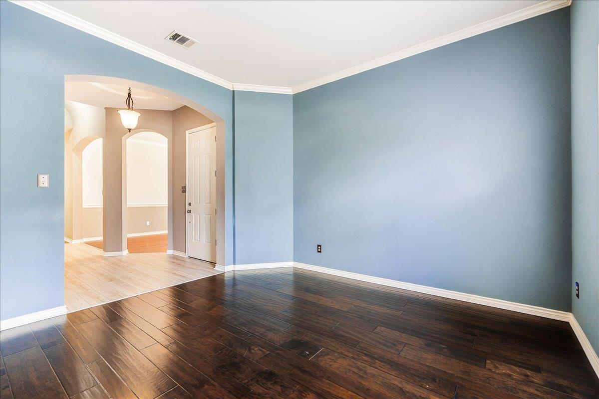 2507 Powderham Ln Property Photo 9