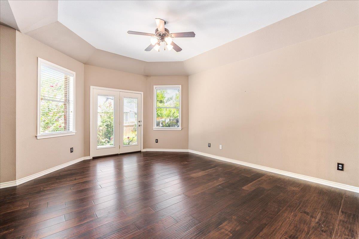 2507 Powderham Ln Property Photo 20