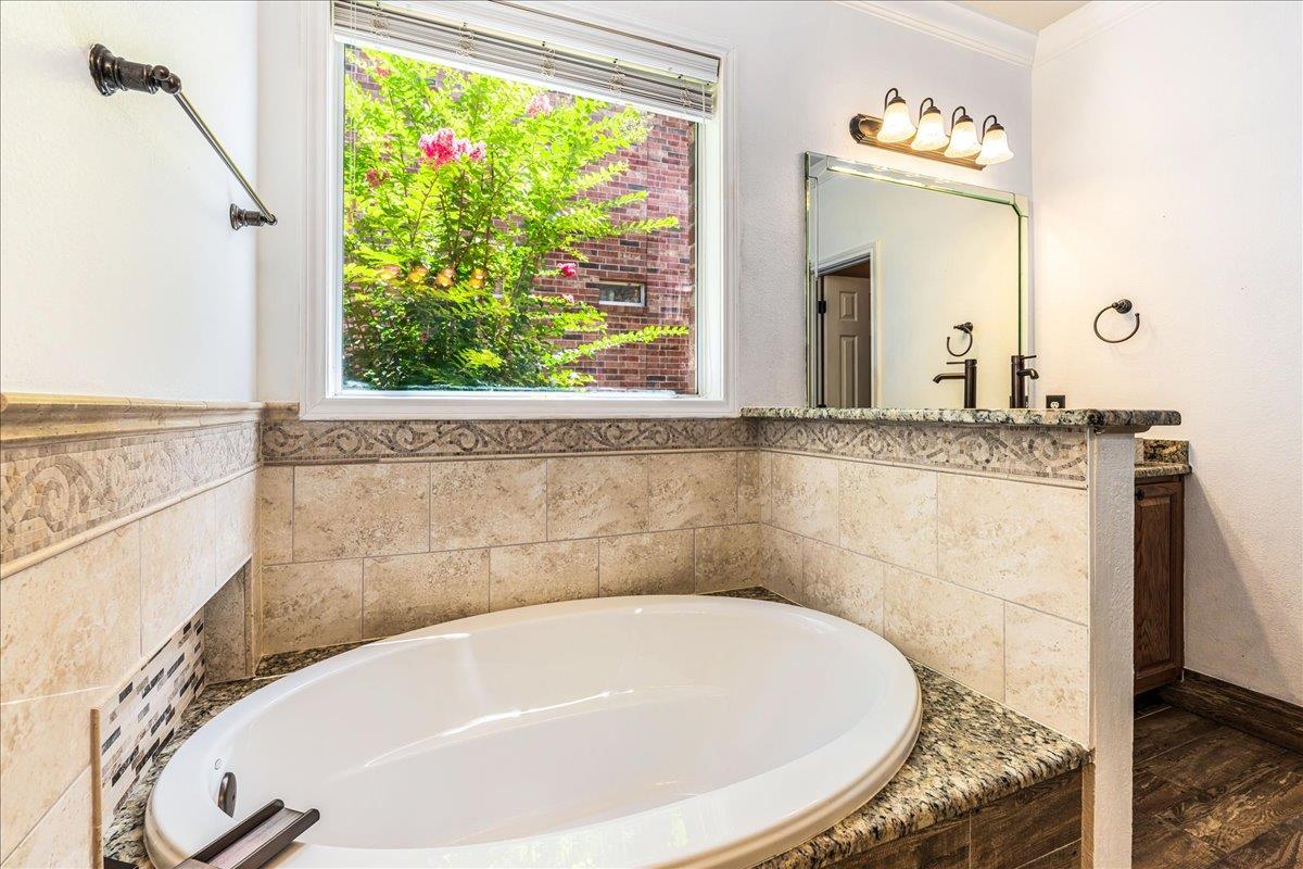 2507 Powderham Ln Property Photo 24