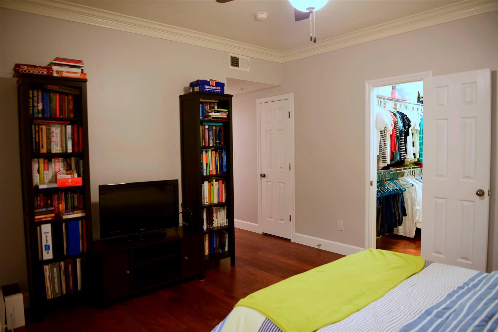 7701 Rialto Blvd #1422 Property Photo 20