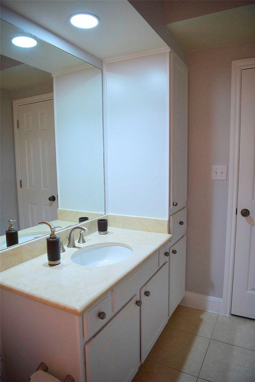 7701 Rialto Blvd #1422 Property Photo 27