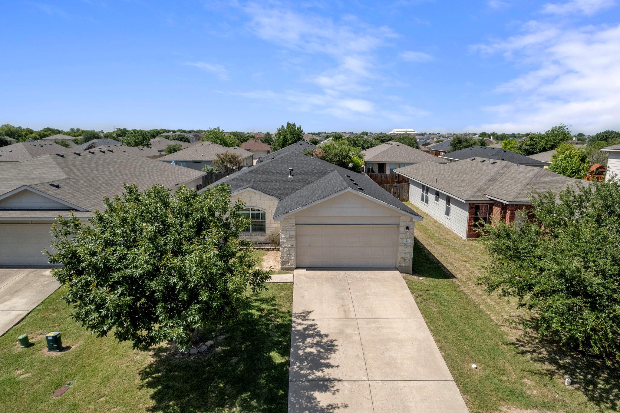121 McGugan Ln Property Photo 1