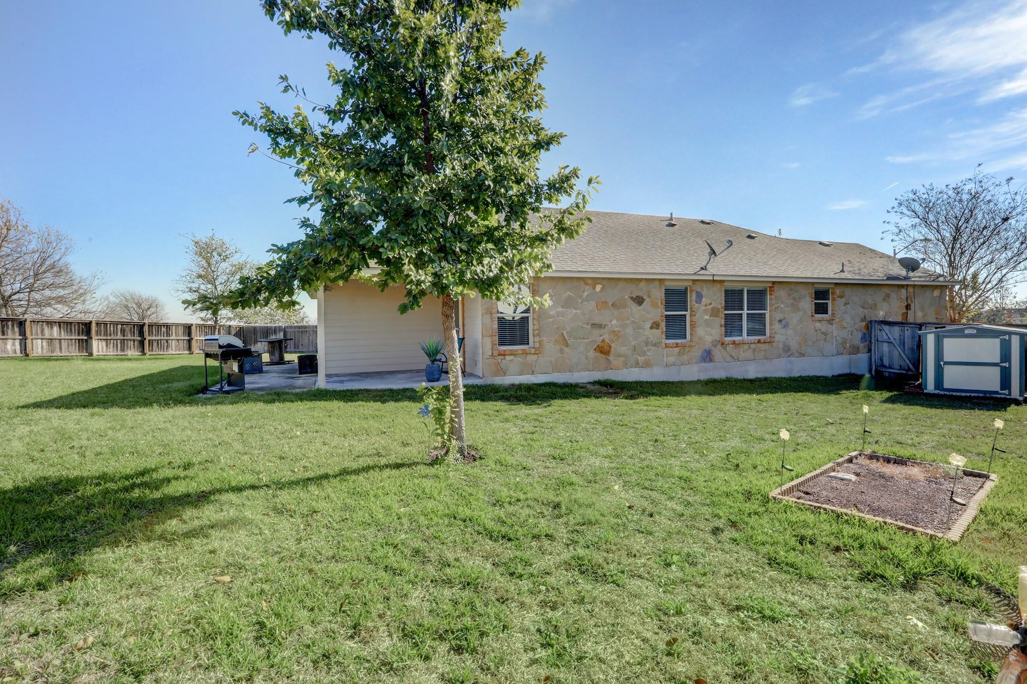 1213 Sunny Meadows Loop Property Photo 3