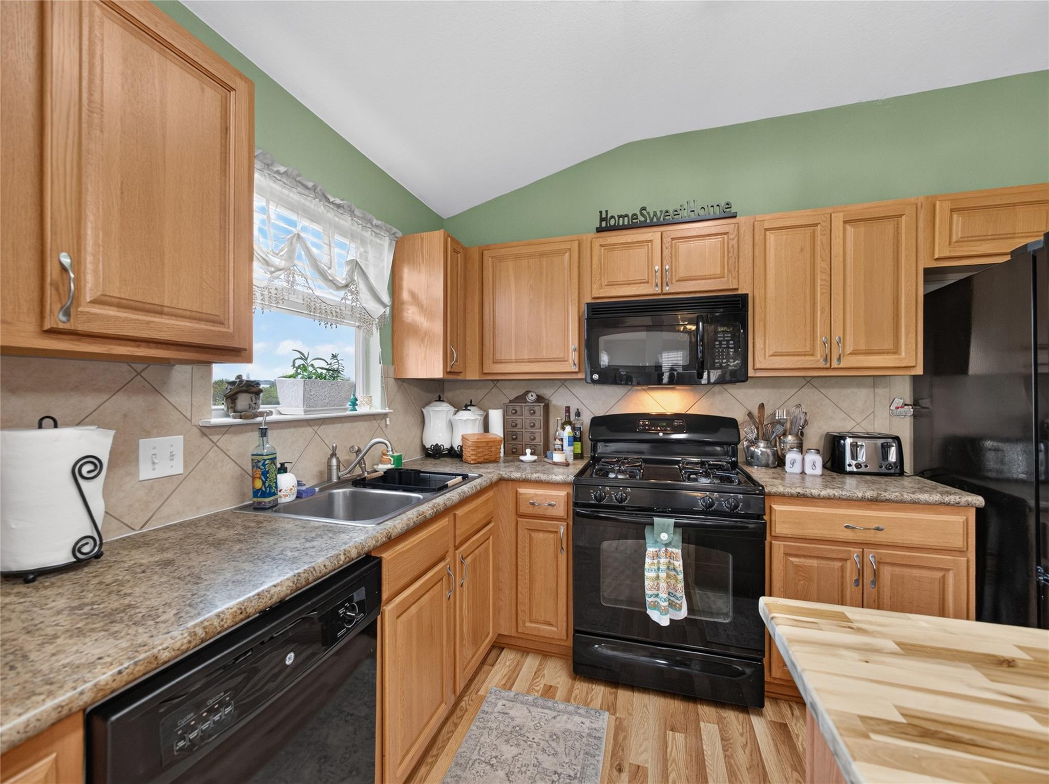 427 Buckingham Dr Property Photo 8