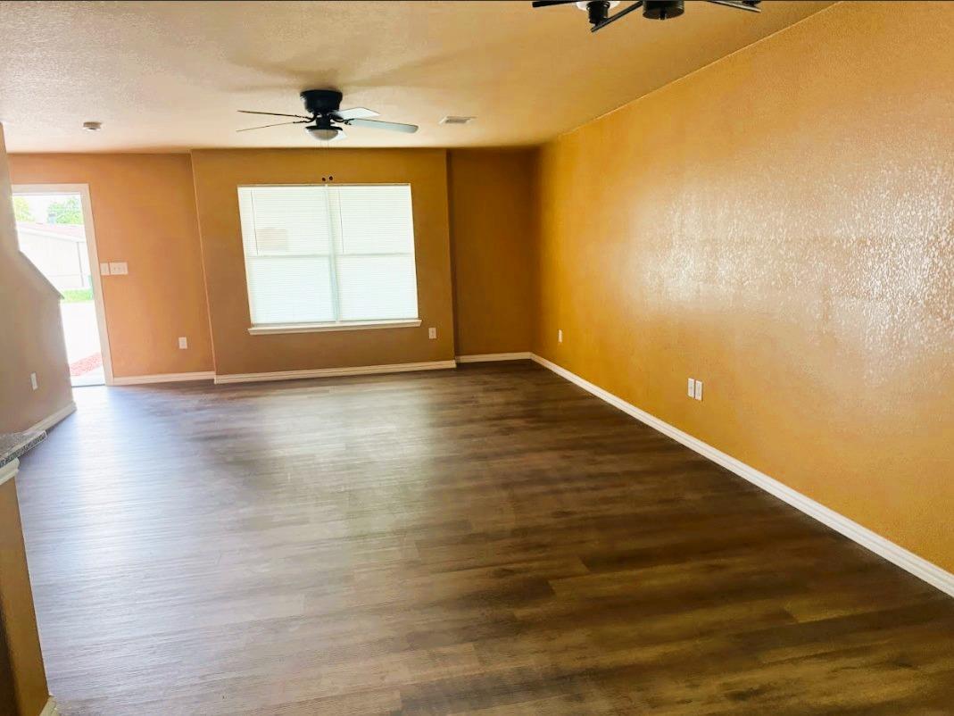 240 W Elm St #a Property Photo 3