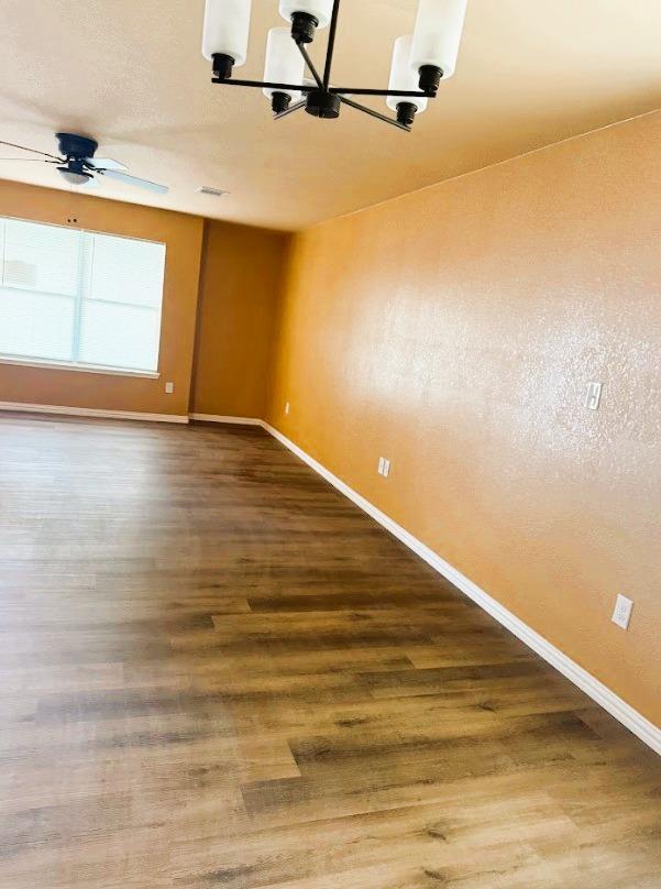 240 W Elm St #a Property Photo 4