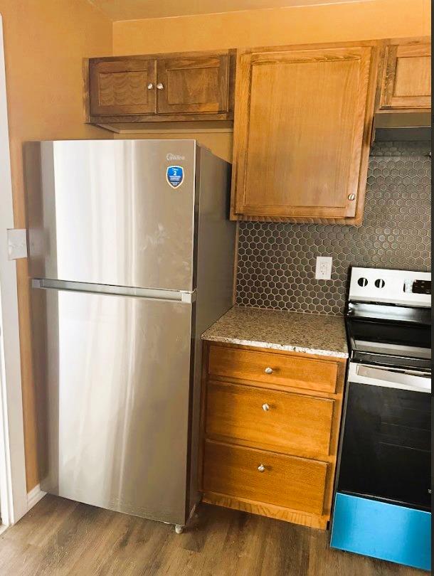 240 W Elm St #a Property Photo 6