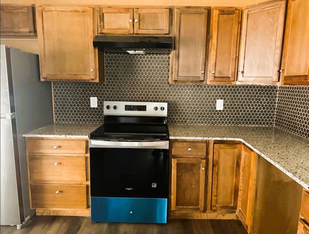240 W Elm St #a Property Photo 7