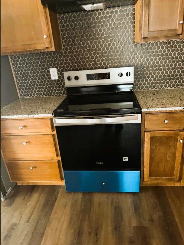 240 W Elm St #a Property Photo 8