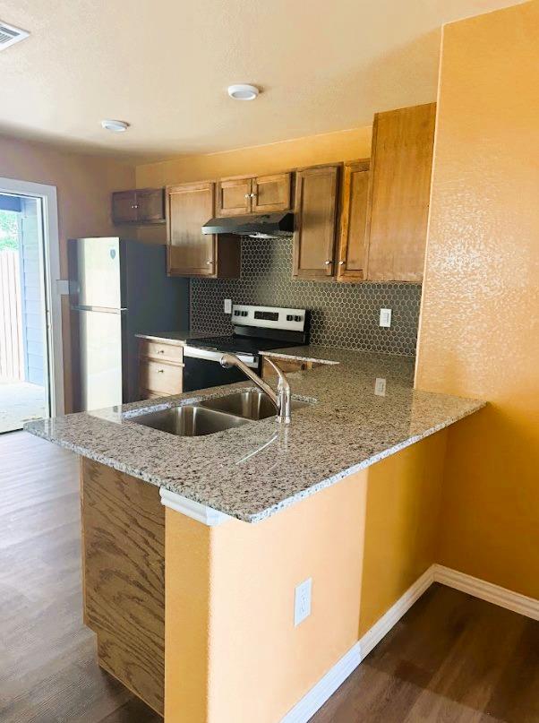 240 W Elm St #a Property Photo 10