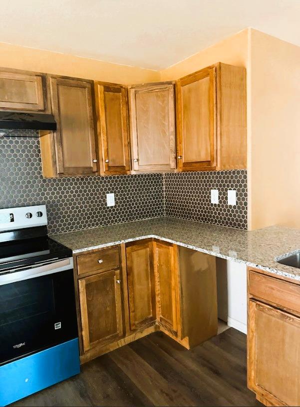 240 W Elm St #a Property Photo 11