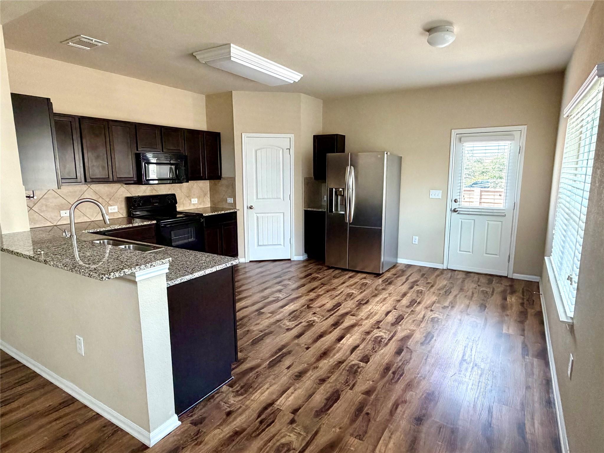 12106 Greywacke Dr Property Photo 6