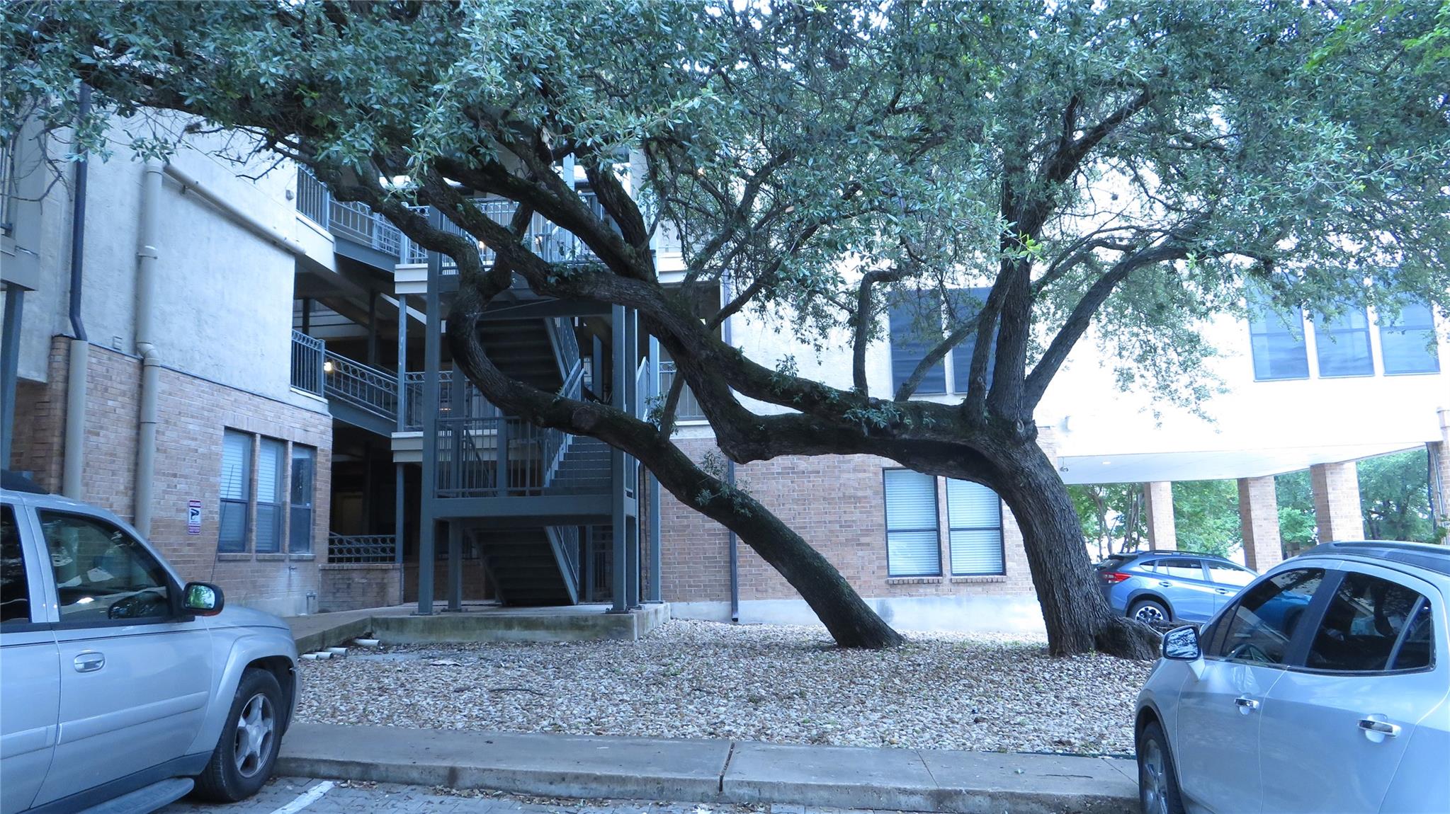 1910 Robbins Place Pl #202 Property Photo 2