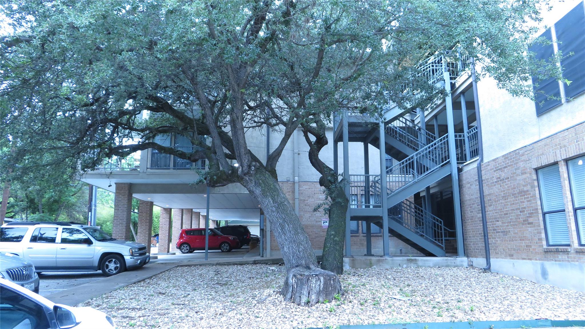 1910 Robbins Place Pl #202 Property Photo 5